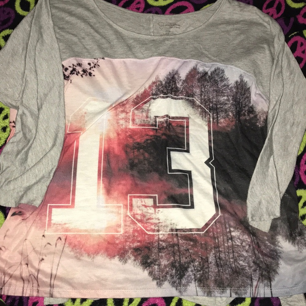 Jessica Simpson gray shirt
